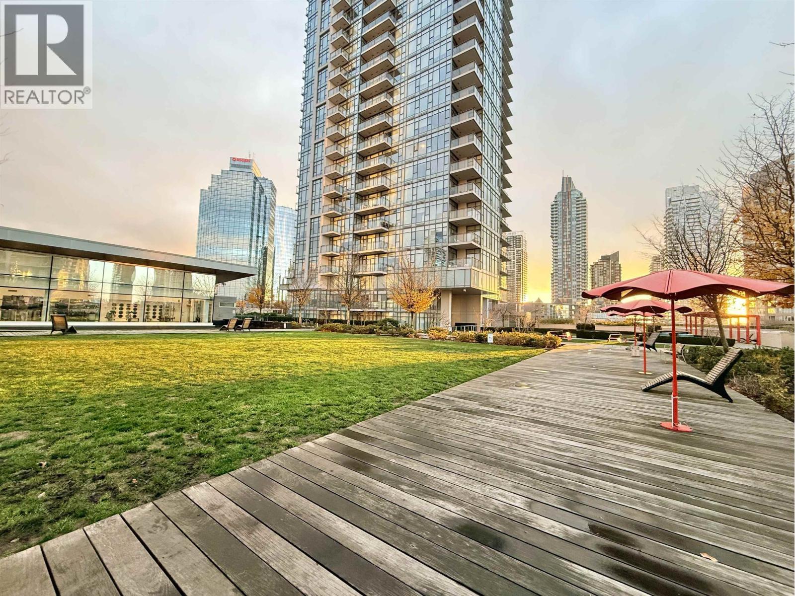 3603 4670 Assembly Way, Burnaby, BC - Outdoor With Facade