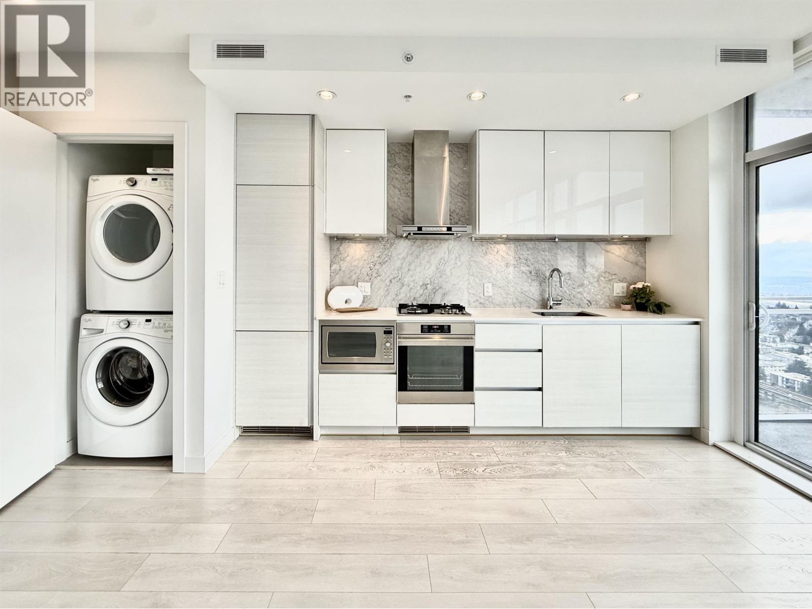 3603 4670 Assembly Way, Burnaby, BC - Indoor Photo Showing Laundry Room