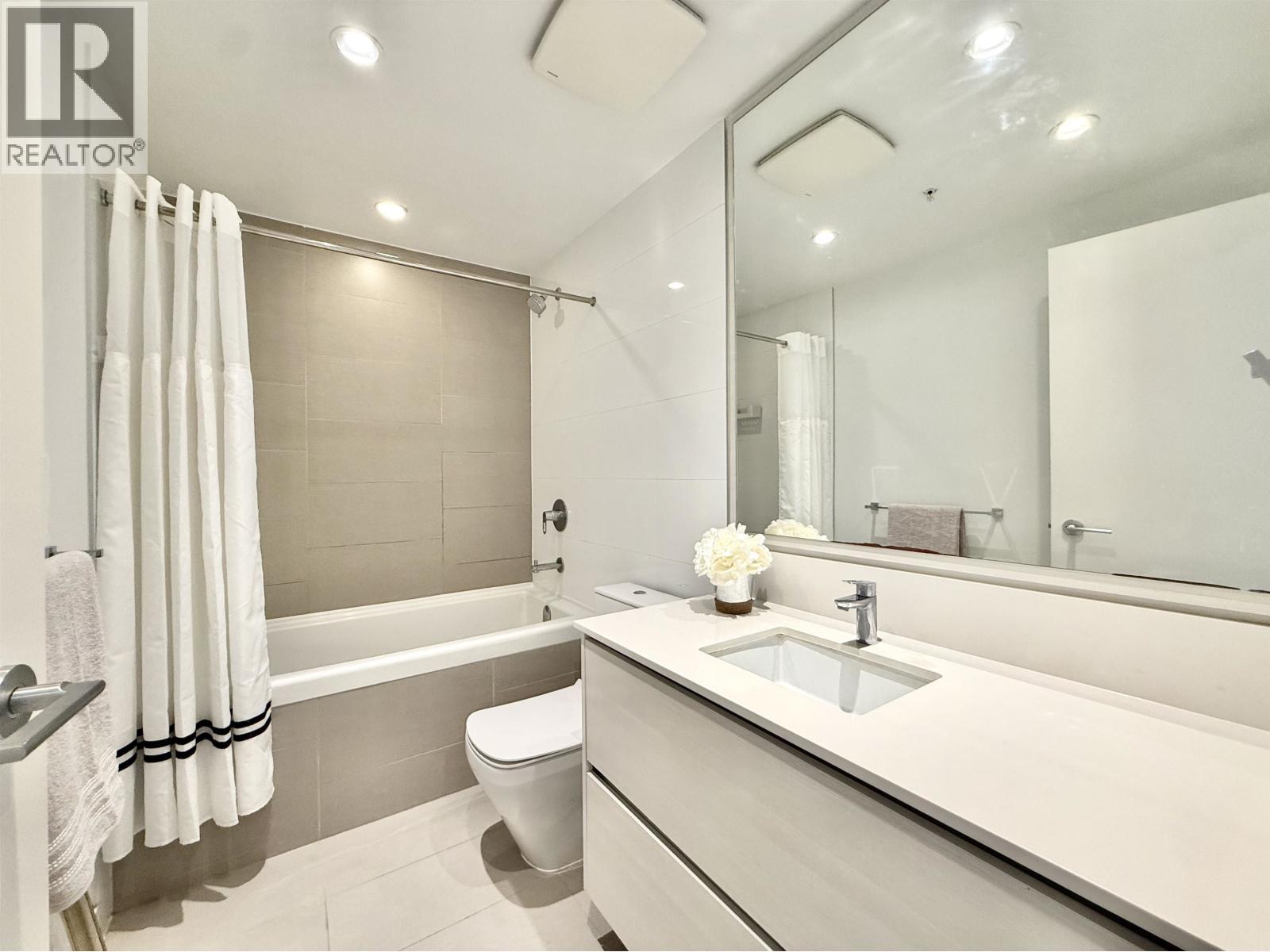 3603 4670 Assembly Way, Burnaby, BC - Indoor Photo Showing Bathroom