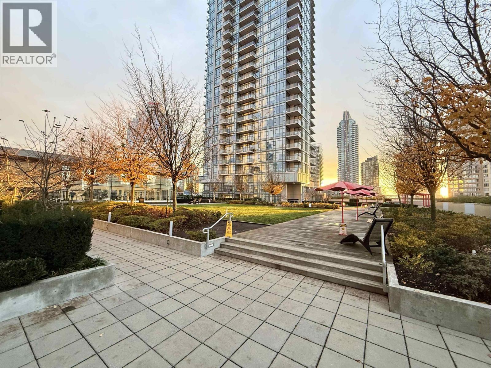 3603 4670 Assembly Way, Burnaby, BC - Outdoor With Facade