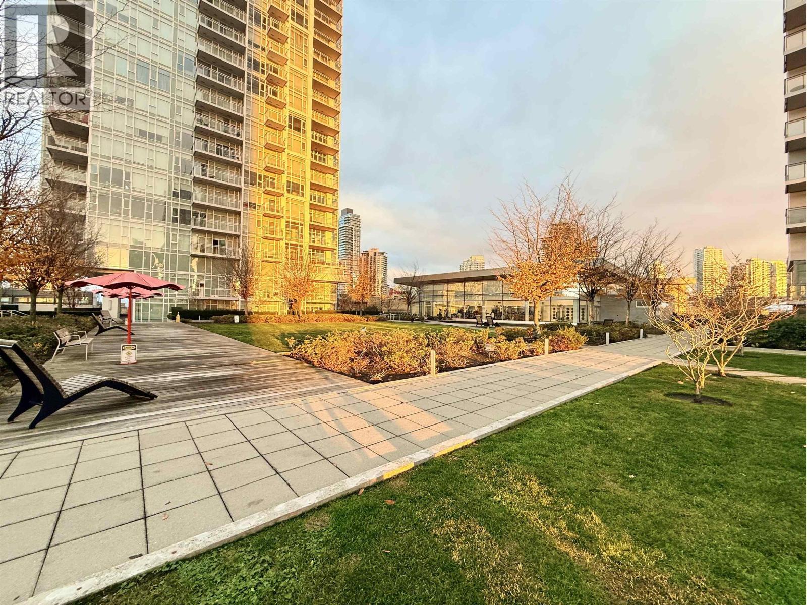 3603 4670 Assembly Way, Burnaby, BC - Outdoor