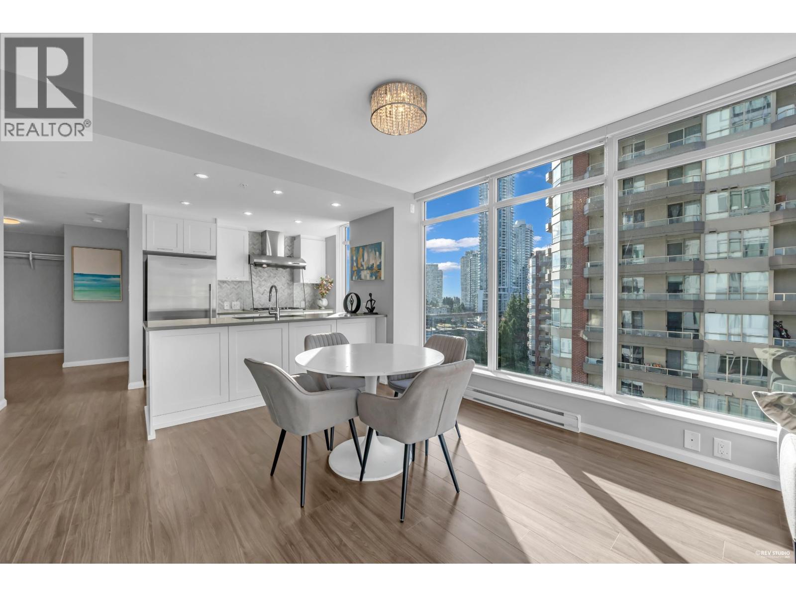 1102 520 Como Lake Avenue, Coquitlam, BC - Indoor Photo Showing Dining Room