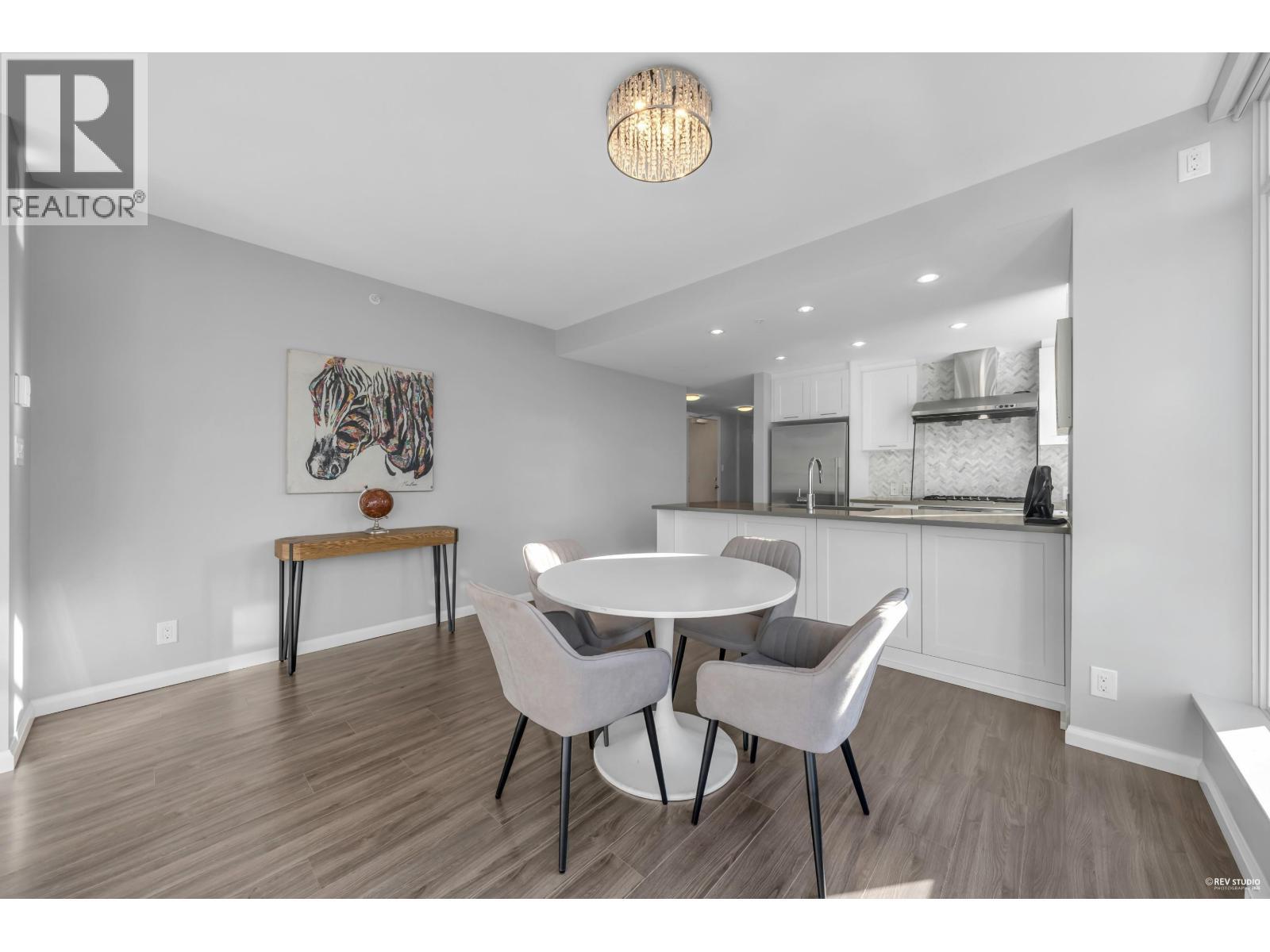 1102 520 Como Lake Avenue, Coquitlam, BC - Indoor Photo Showing Dining Room
