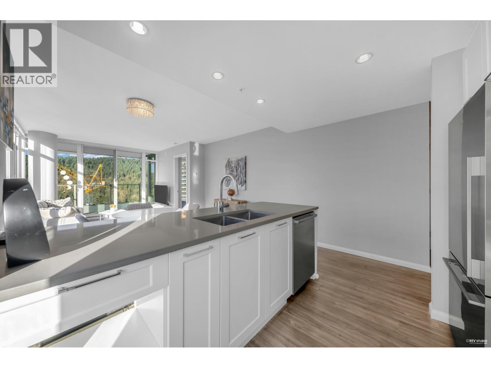 1102 520 Como Lake Avenue, Coquitlam, BC - Indoor Photo Showing Kitchen With Double Sink