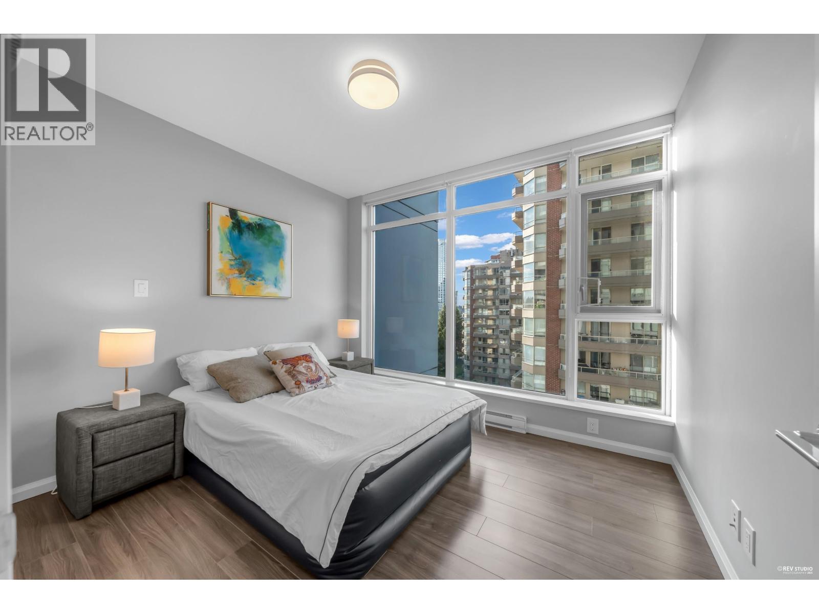 1102 520 Como Lake Avenue, Coquitlam, BC - Indoor Photo Showing Bedroom