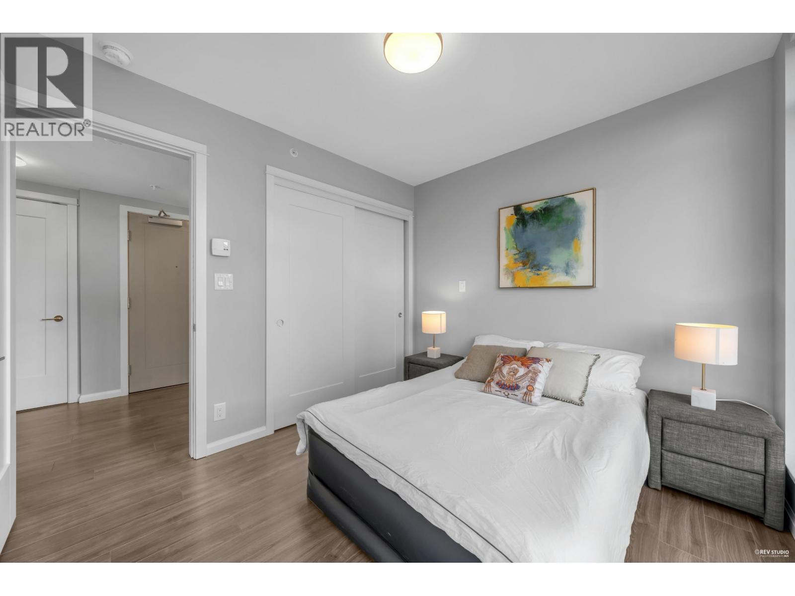 1102 520 Como Lake Avenue, Coquitlam, BC - Indoor Photo Showing Bedroom