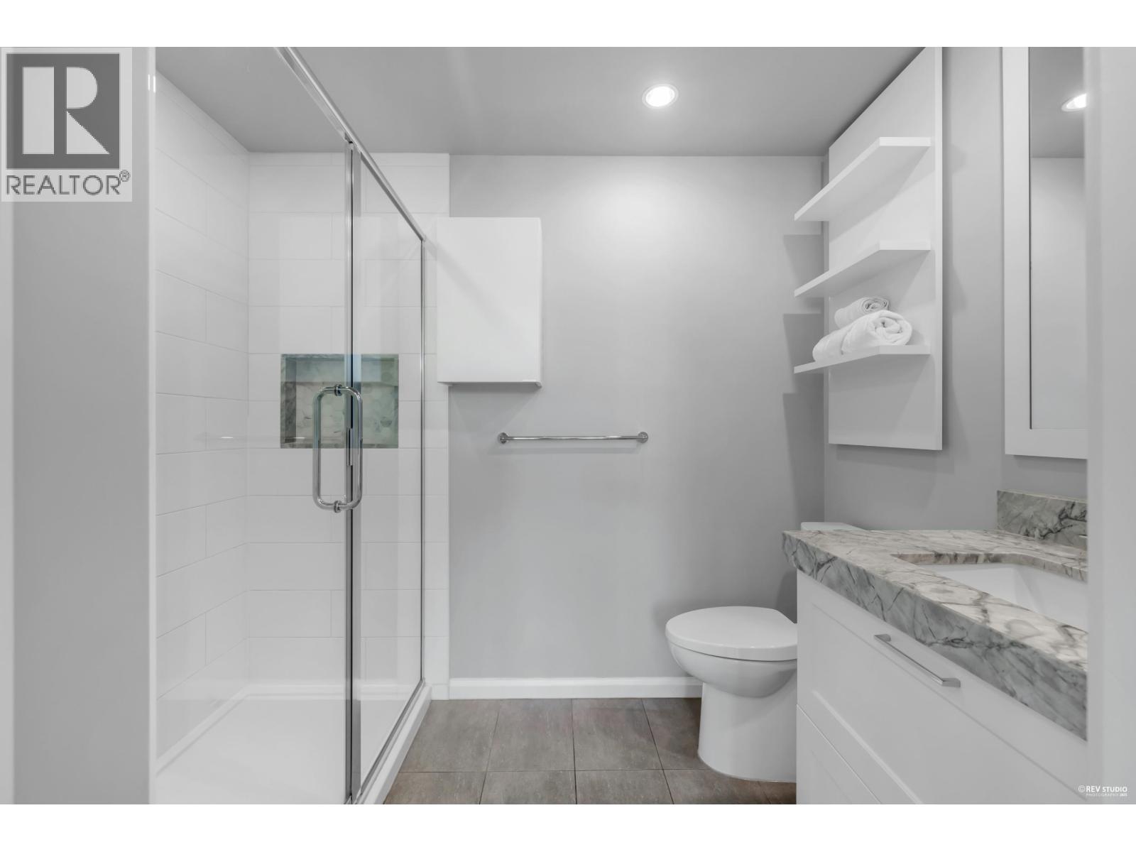 1102 520 Como Lake Avenue, Coquitlam, BC - Indoor Photo Showing Bathroom