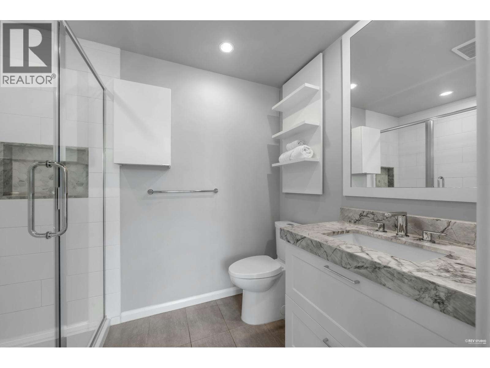 1102 520 Como Lake Avenue, Coquitlam, BC - Indoor Photo Showing Bathroom