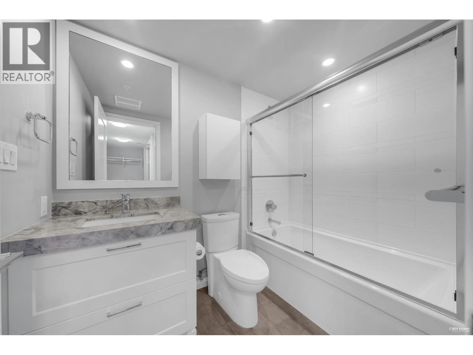 1102 520 Como Lake Avenue, Coquitlam, BC - Indoor Photo Showing Bathroom