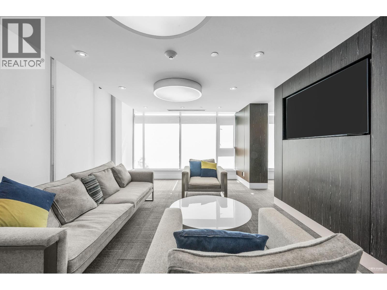 1102 520 Como Lake Avenue, Coquitlam, BC - Indoor Photo Showing Living Room