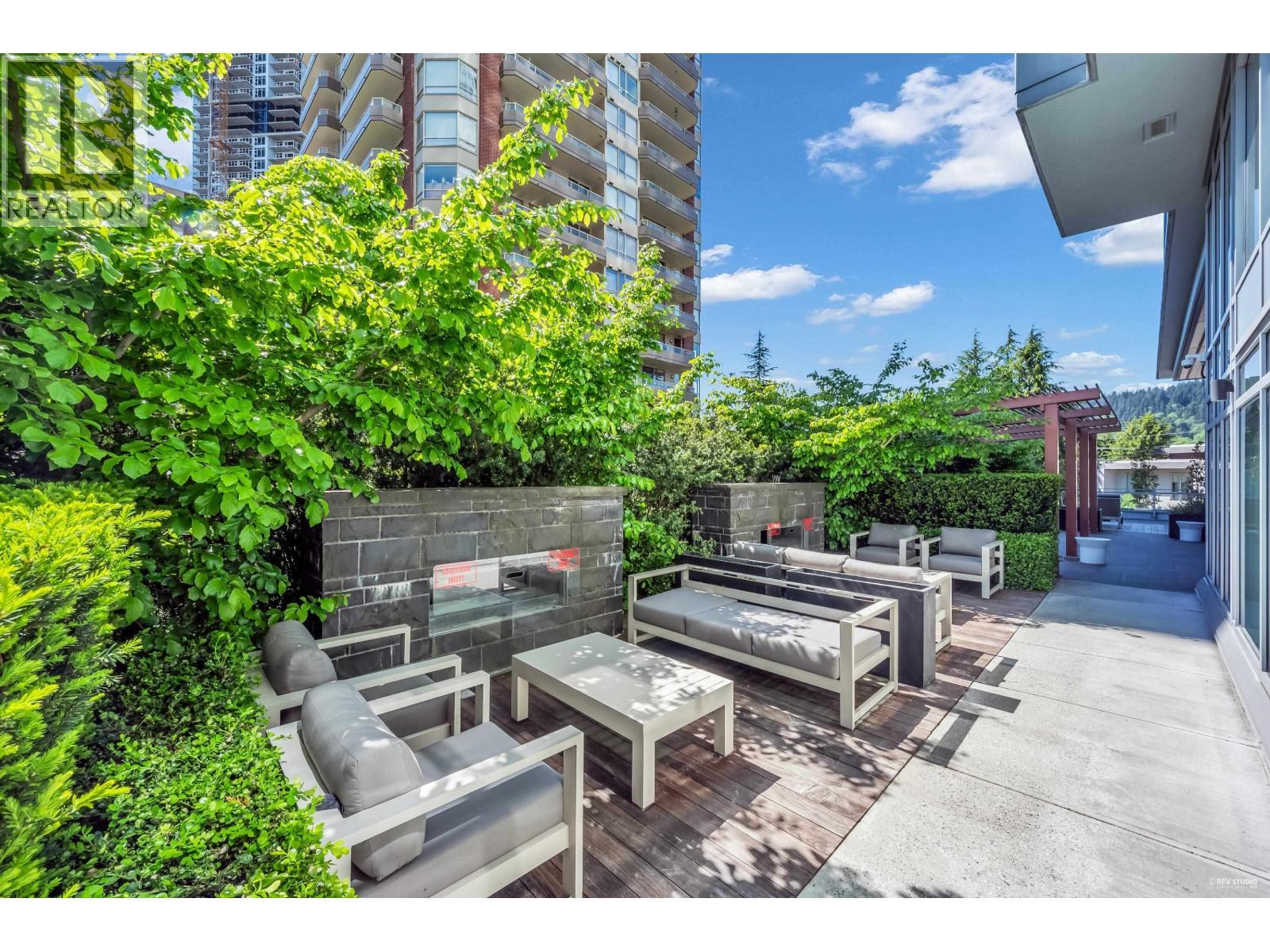 1102 520 Como Lake Avenue, Coquitlam, BC - Outdoor