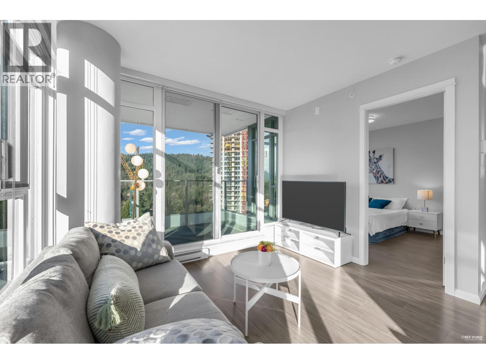 1102 520 Como Lake Avenue, Coquitlam, BC - Indoor Photo Showing Living Room