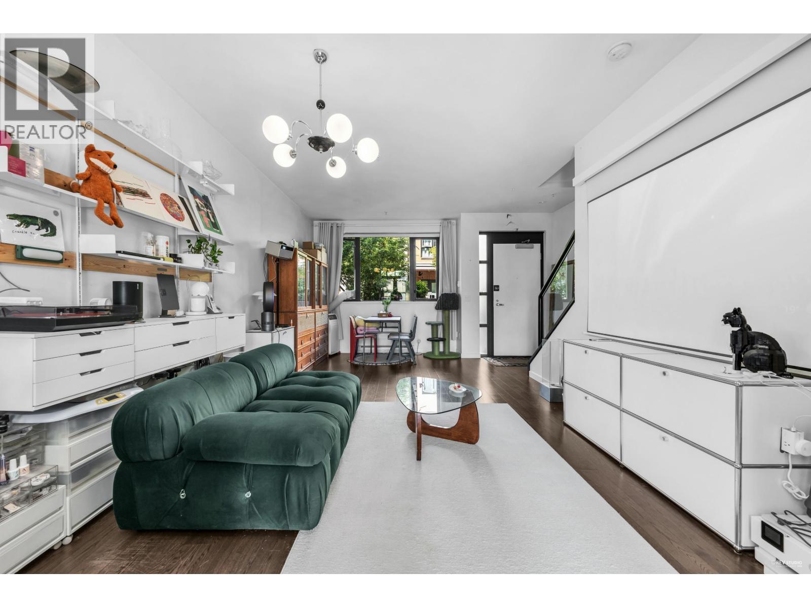 6426 Ash Street, Vancouver, BC - Indoor Photo Showing Living Room