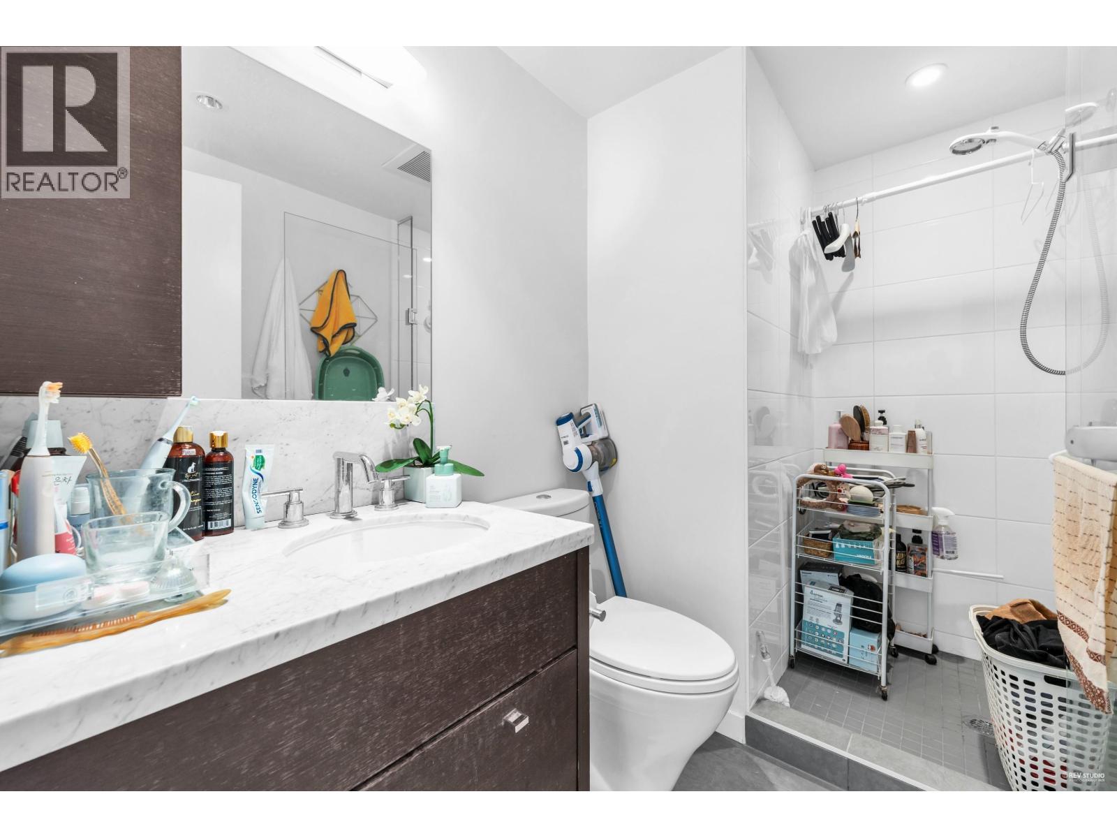 6426 Ash Street, Vancouver, BC - Indoor Photo Showing Bathroom
