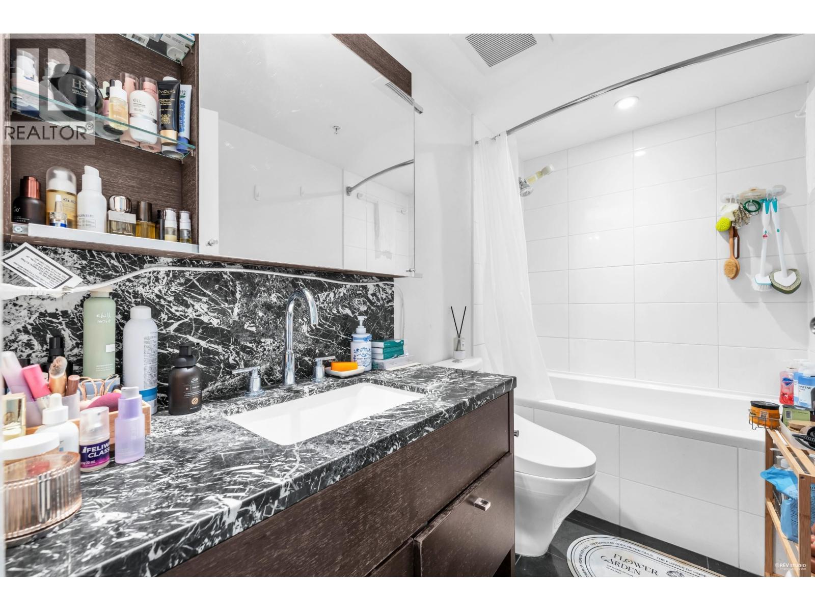 6426 Ash Street, Vancouver, BC - Indoor Photo Showing Bathroom