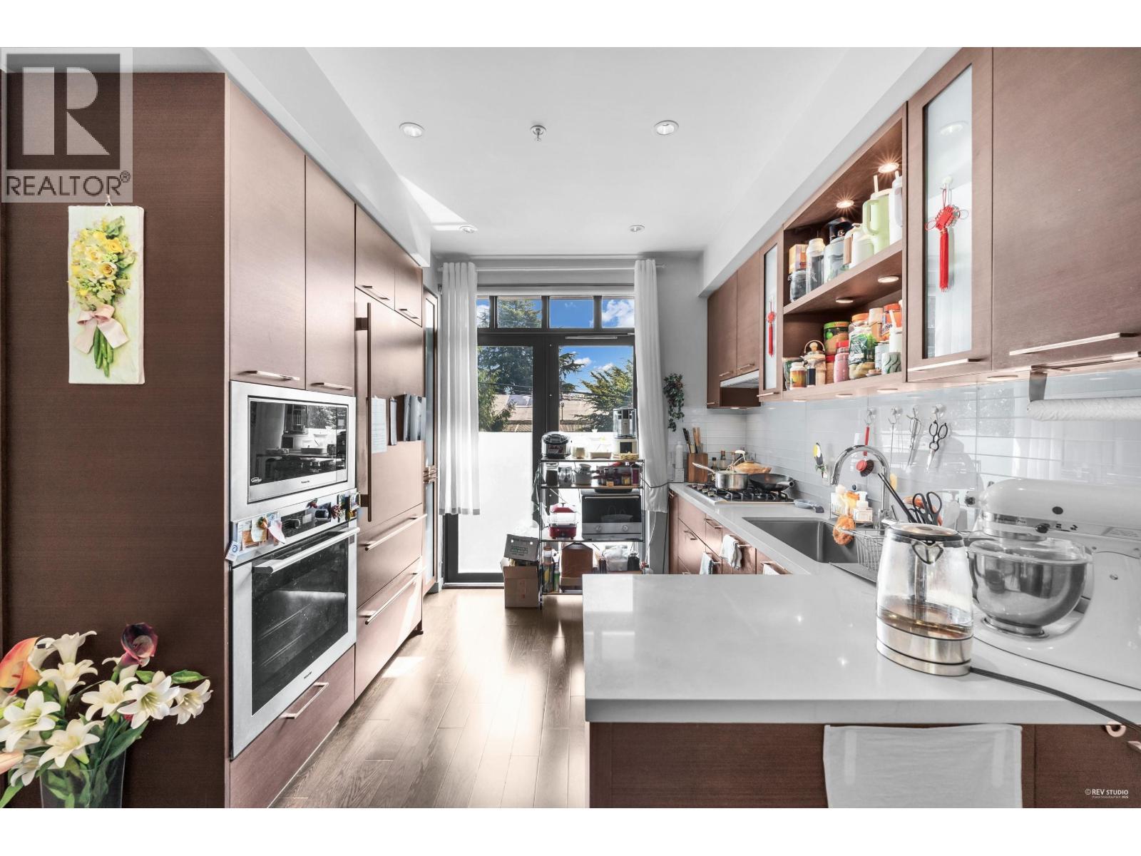 6426 Ash Street, Vancouver, BC - Indoor Photo Showing Kitchen With Upgraded Kitchen