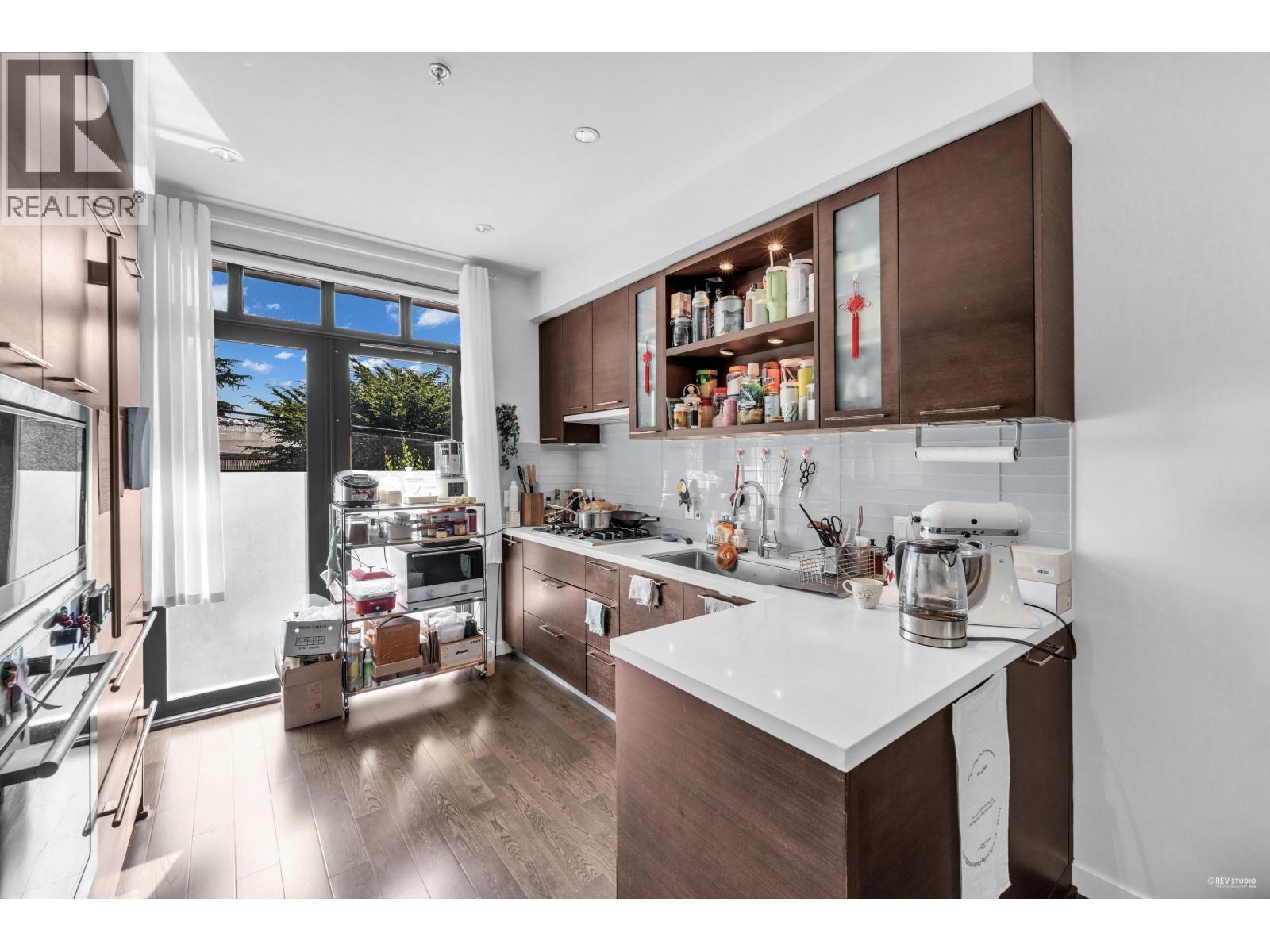 6426 Ash Street, Vancouver, BC - Indoor Photo Showing Kitchen
