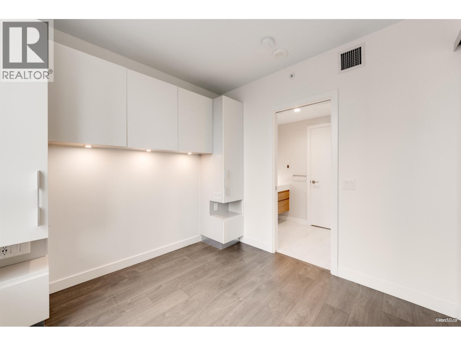 701 6463 Silver Avenue, Burnaby, BC - Indoor Photo Showing Other Room