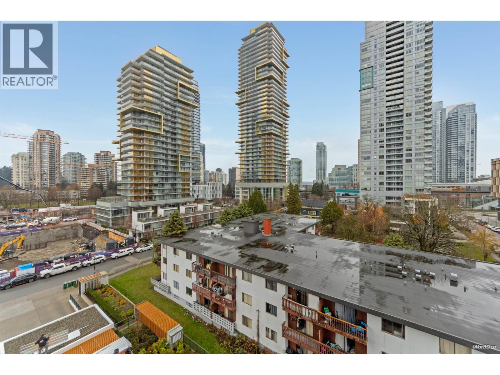 701 6463 Silver Avenue, Burnaby, BC - Outdoor With Facade