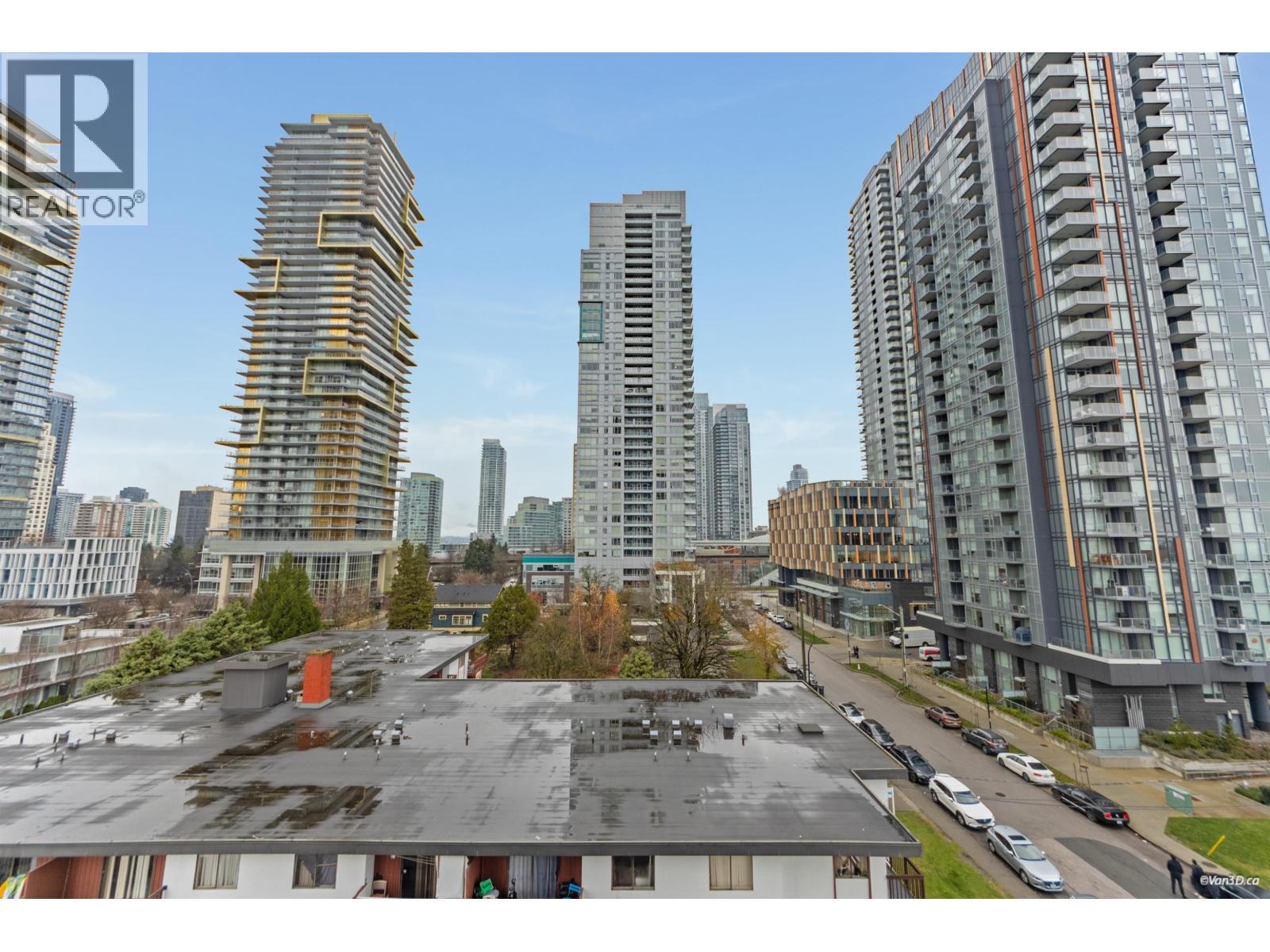 701 6463 Silver Avenue, Burnaby, BC - Outdoor With Facade