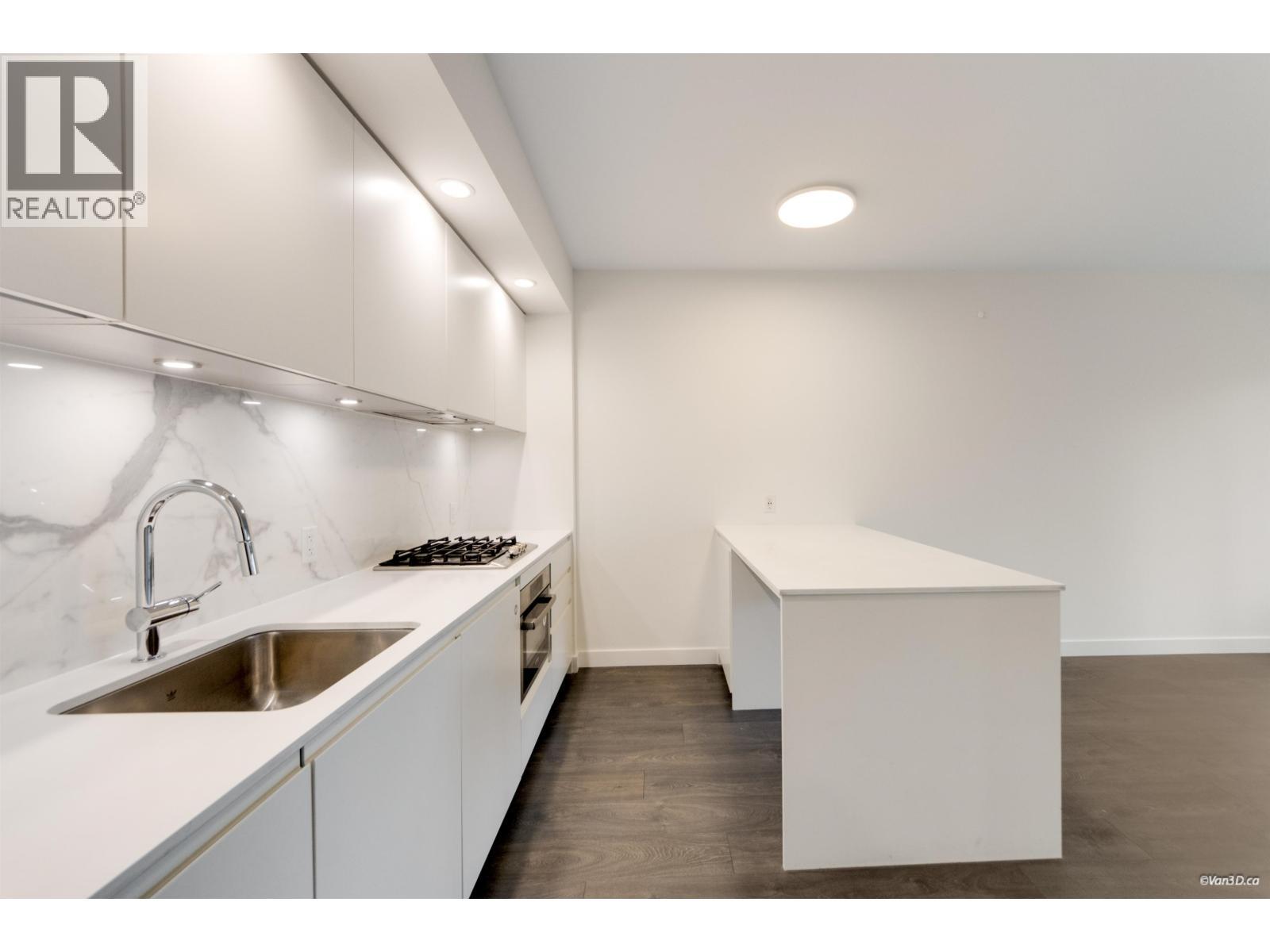 701 6463 Silver Avenue, Burnaby, BC - Indoor Photo Showing Kitchen