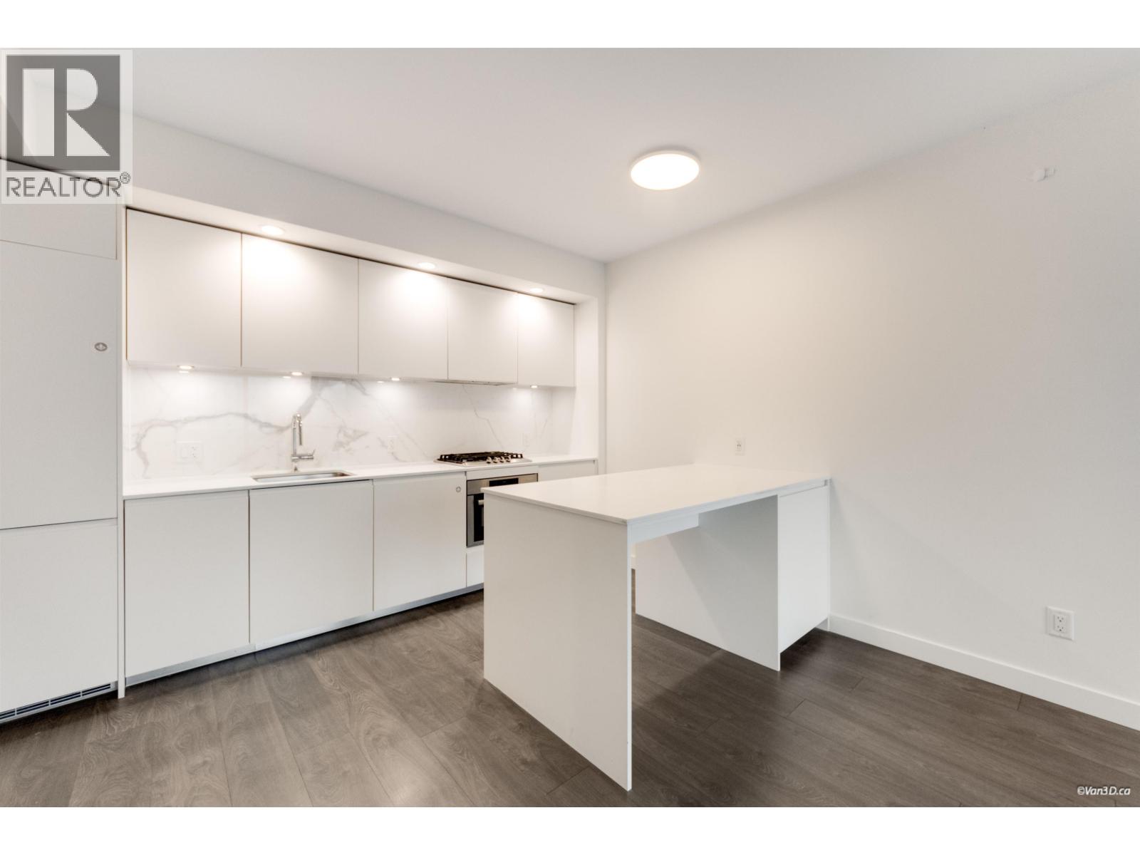 701 6463 Silver Avenue, Burnaby, BC - Indoor Photo Showing Kitchen