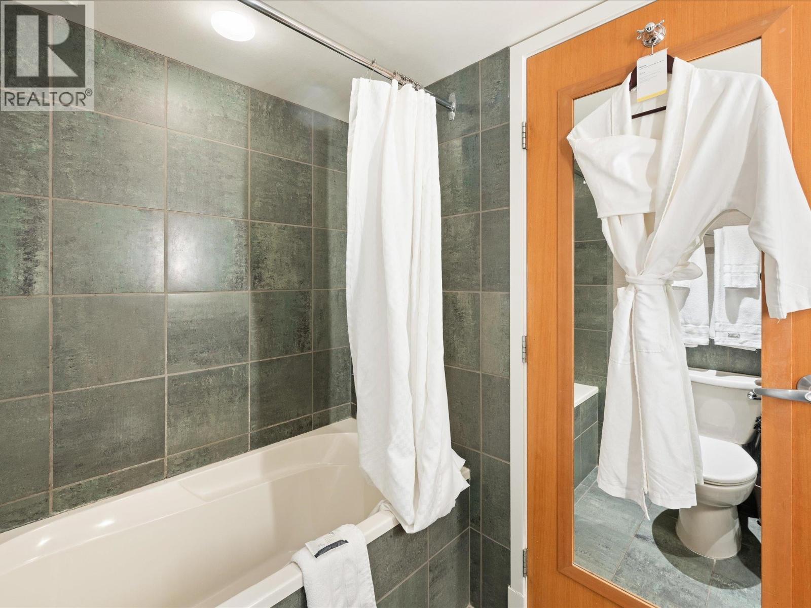 516 4090 Whistler Way, Whistler, BC - Indoor Photo Showing Bathroom