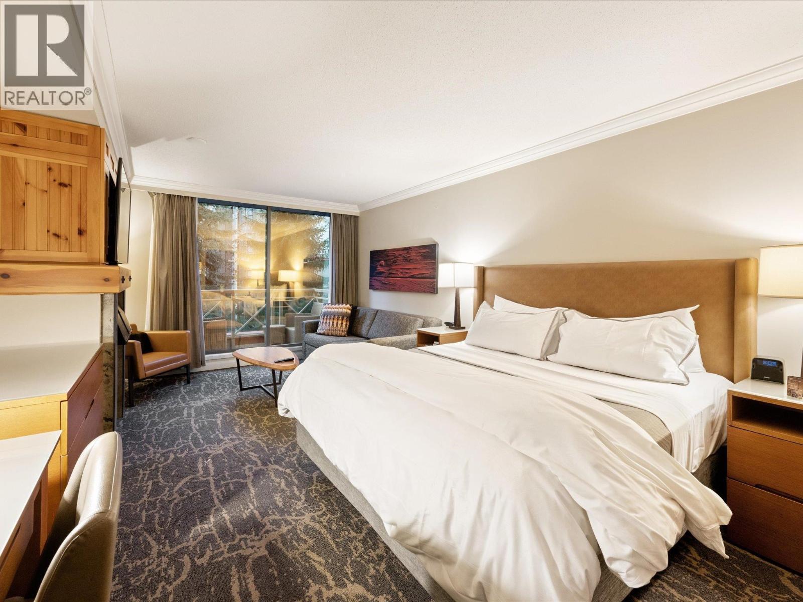 516 4090 Whistler Way, Whistler, BC - Indoor Photo Showing Bedroom