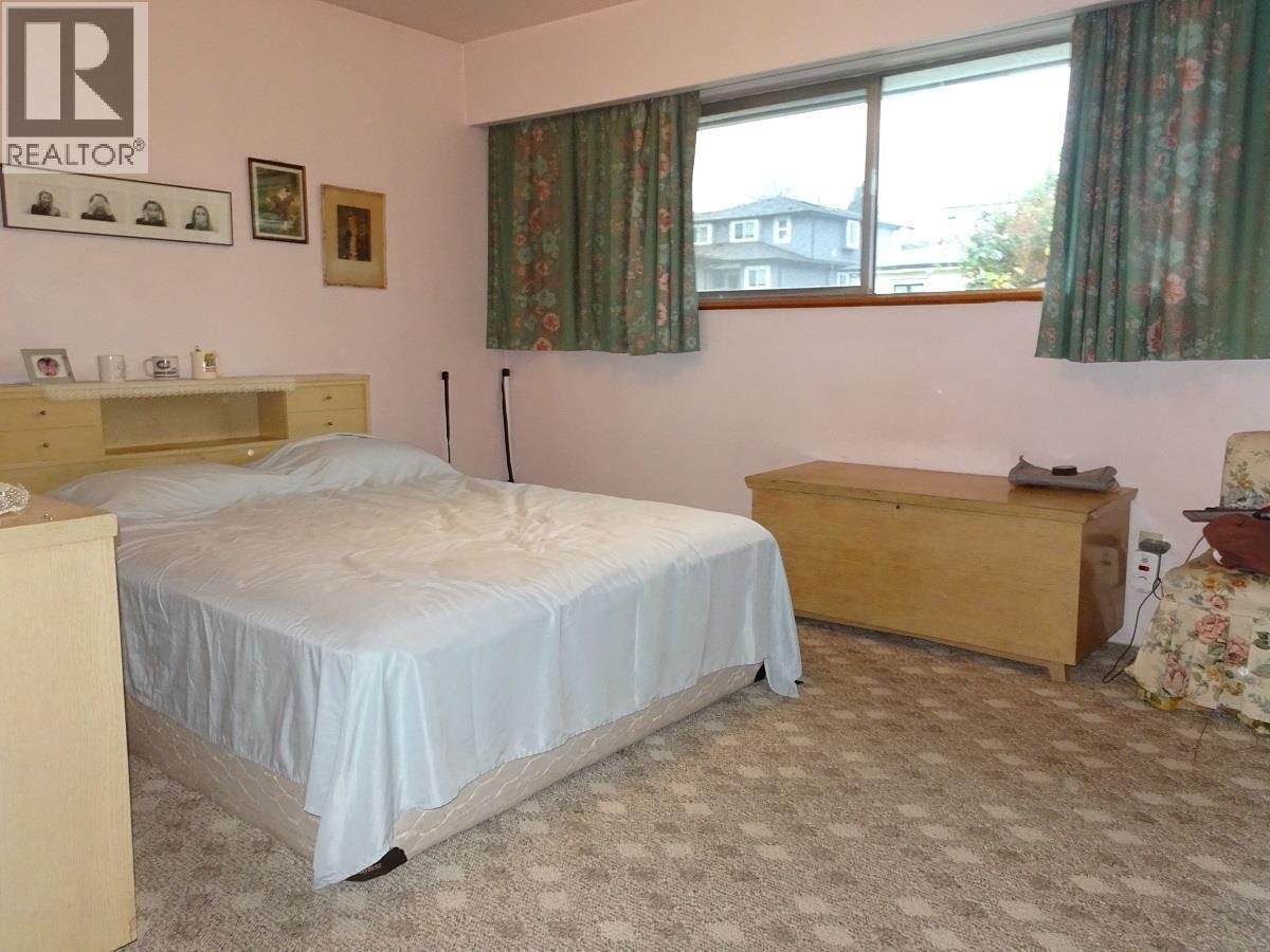 6229 Denbigh Avenue, Burnaby, BC - Indoor Photo Showing Bedroom