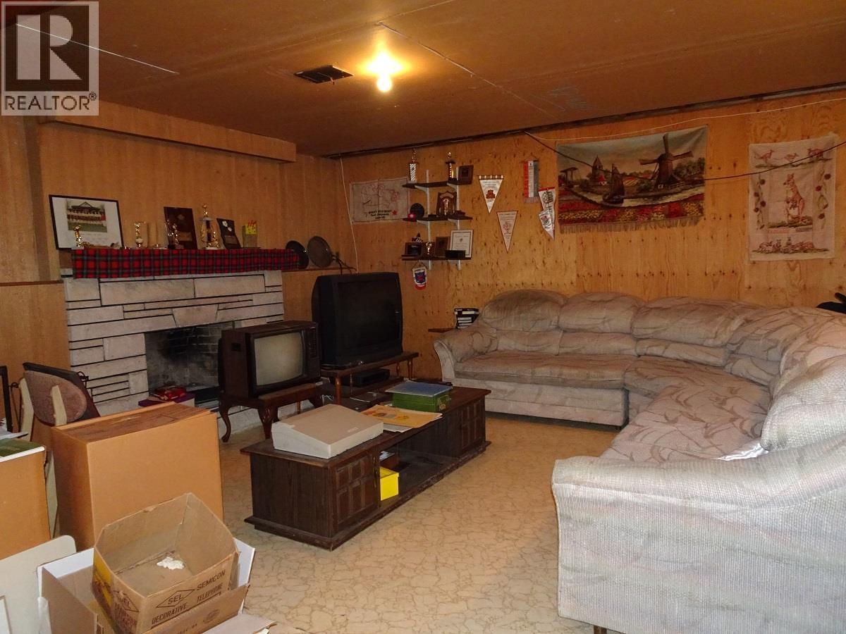 6229 Denbigh Avenue, Burnaby, BC - Indoor Photo Showing Living Room