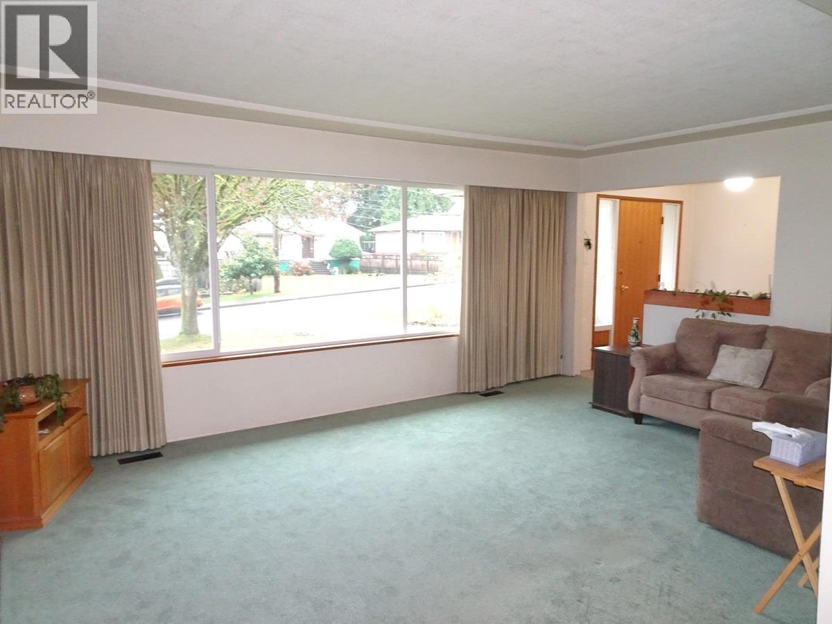 6229 Denbigh Avenue, Burnaby, BC - Indoor Photo Showing Living Room