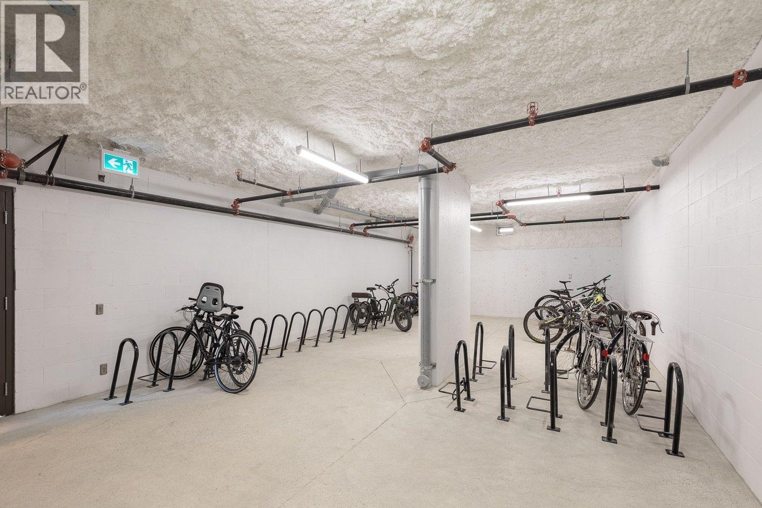 312 1506 Scott Crescent, Squamish, BC - Indoor Photo Showing Garage