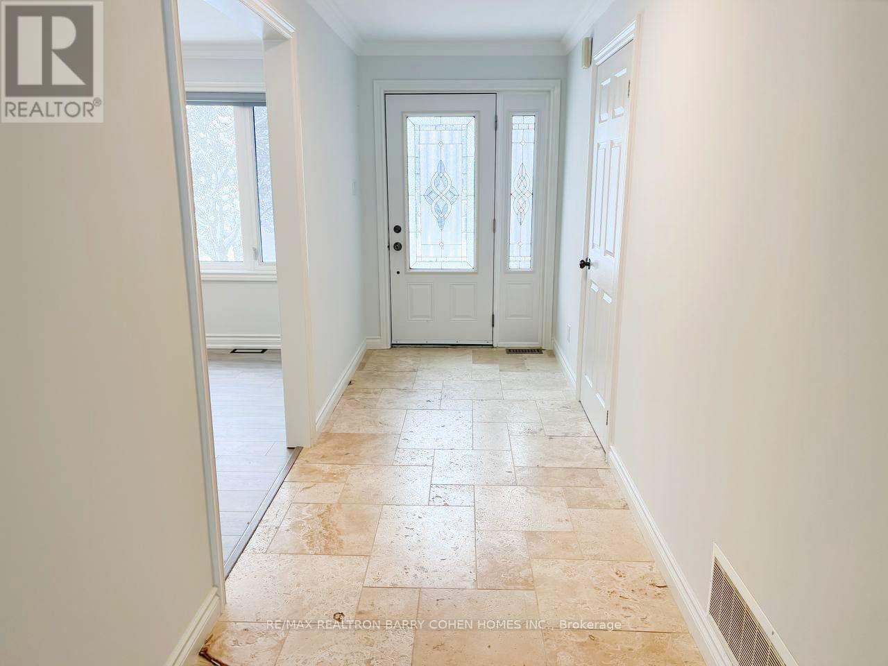 14 Mellon Avenue, Georgina, ON - Indoor Photo Showing Other Room