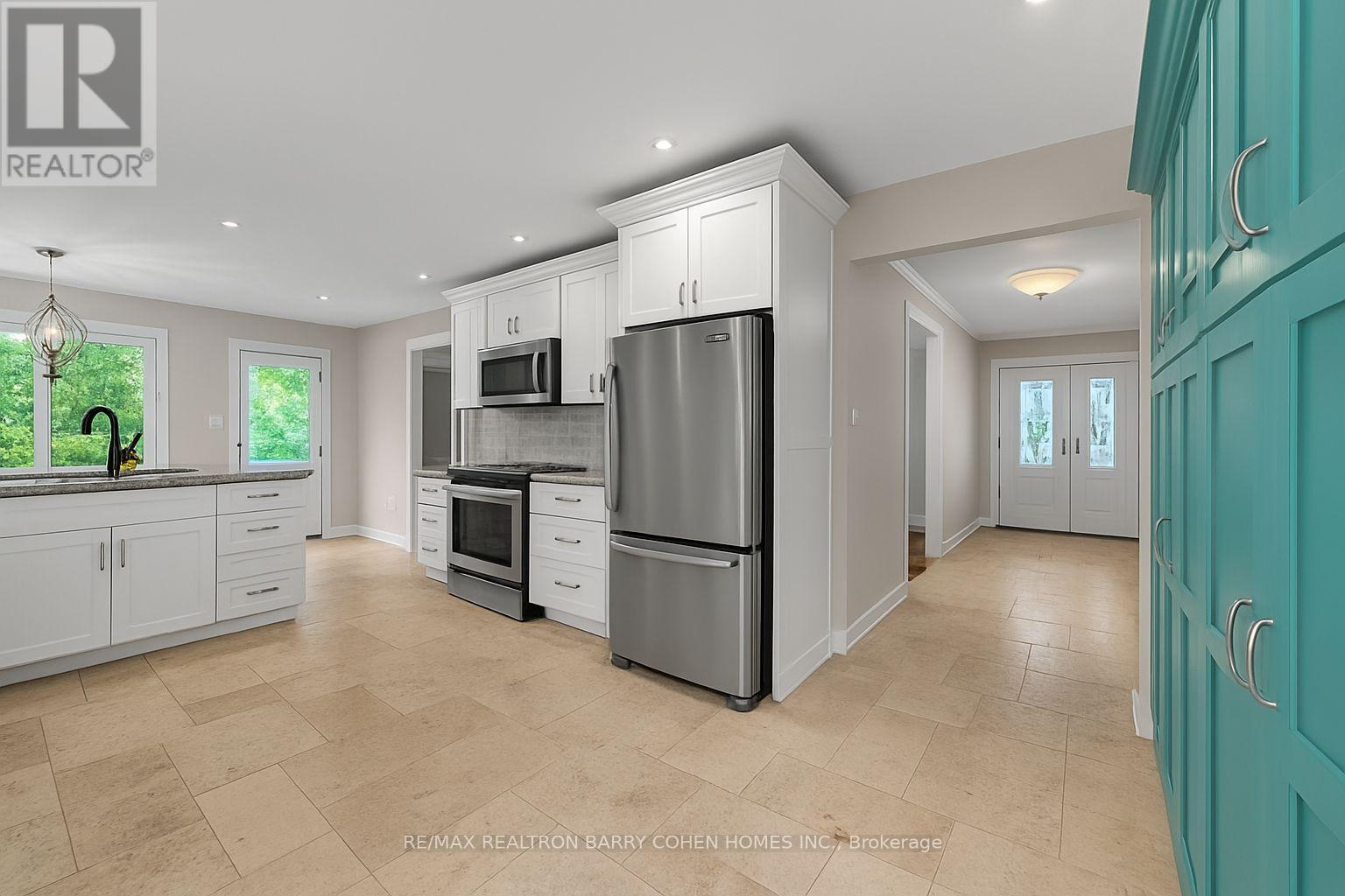 14 Mellon Avenue, Georgina, ON - Indoor Photo Showing Kitchen