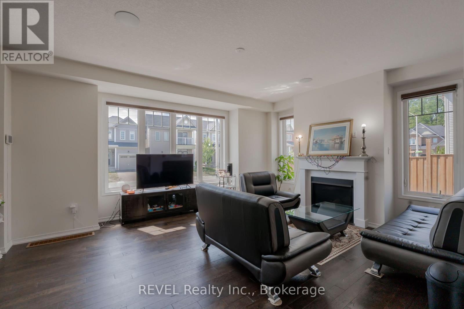 8797 Pawpaw Lane, Niagara Falls (Brown), ON - Indoor Photo Showing Living Room With Fireplace