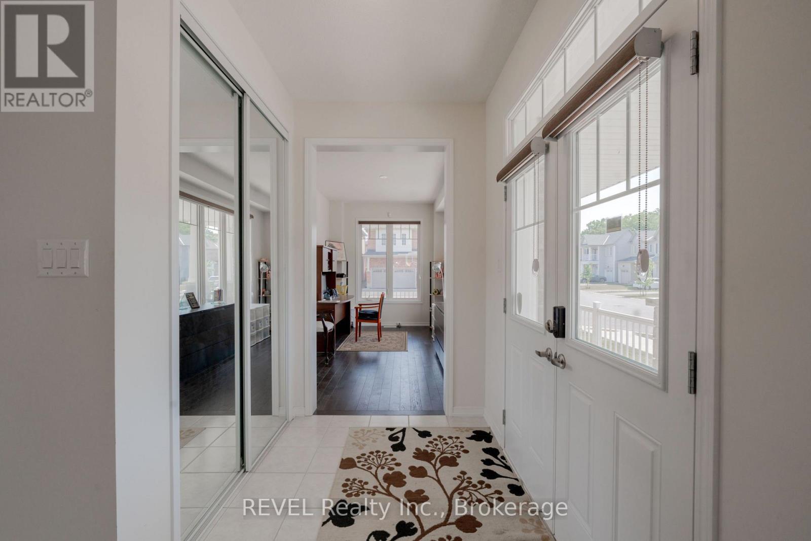 8797 Pawpaw Lane, Niagara Falls (Brown), ON - Indoor Photo Showing Other Room