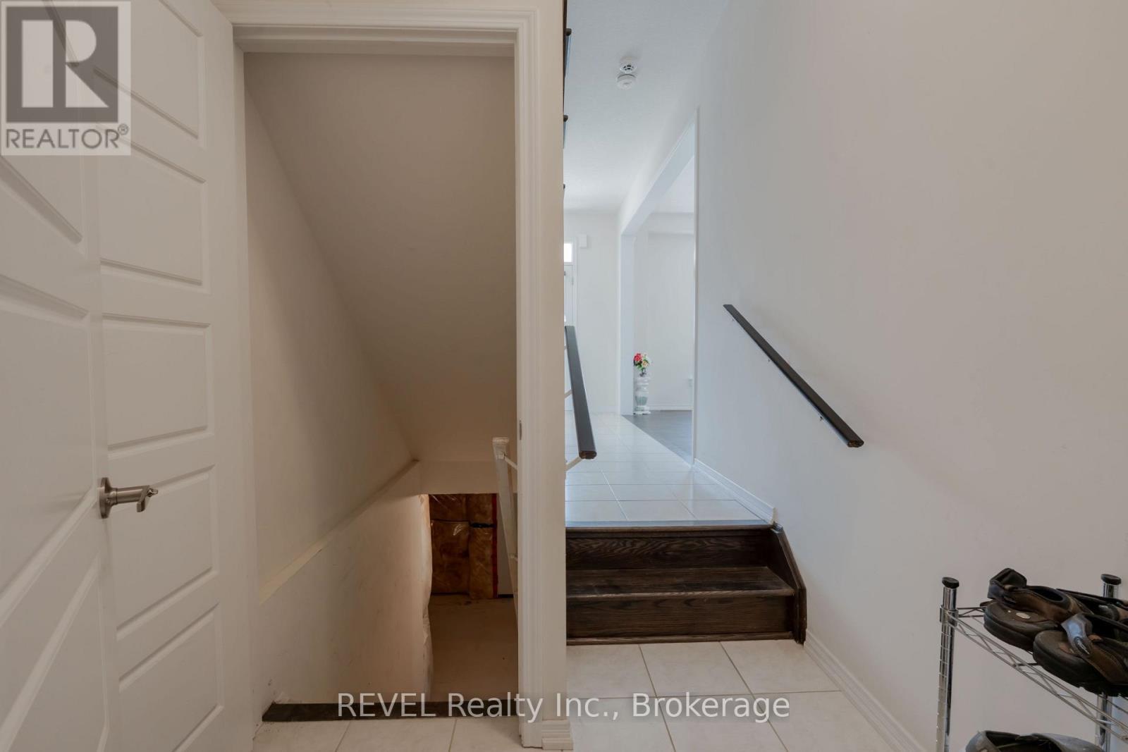 8797 Pawpaw Lane, Niagara Falls (Brown), ON - Indoor Photo Showing Other Room