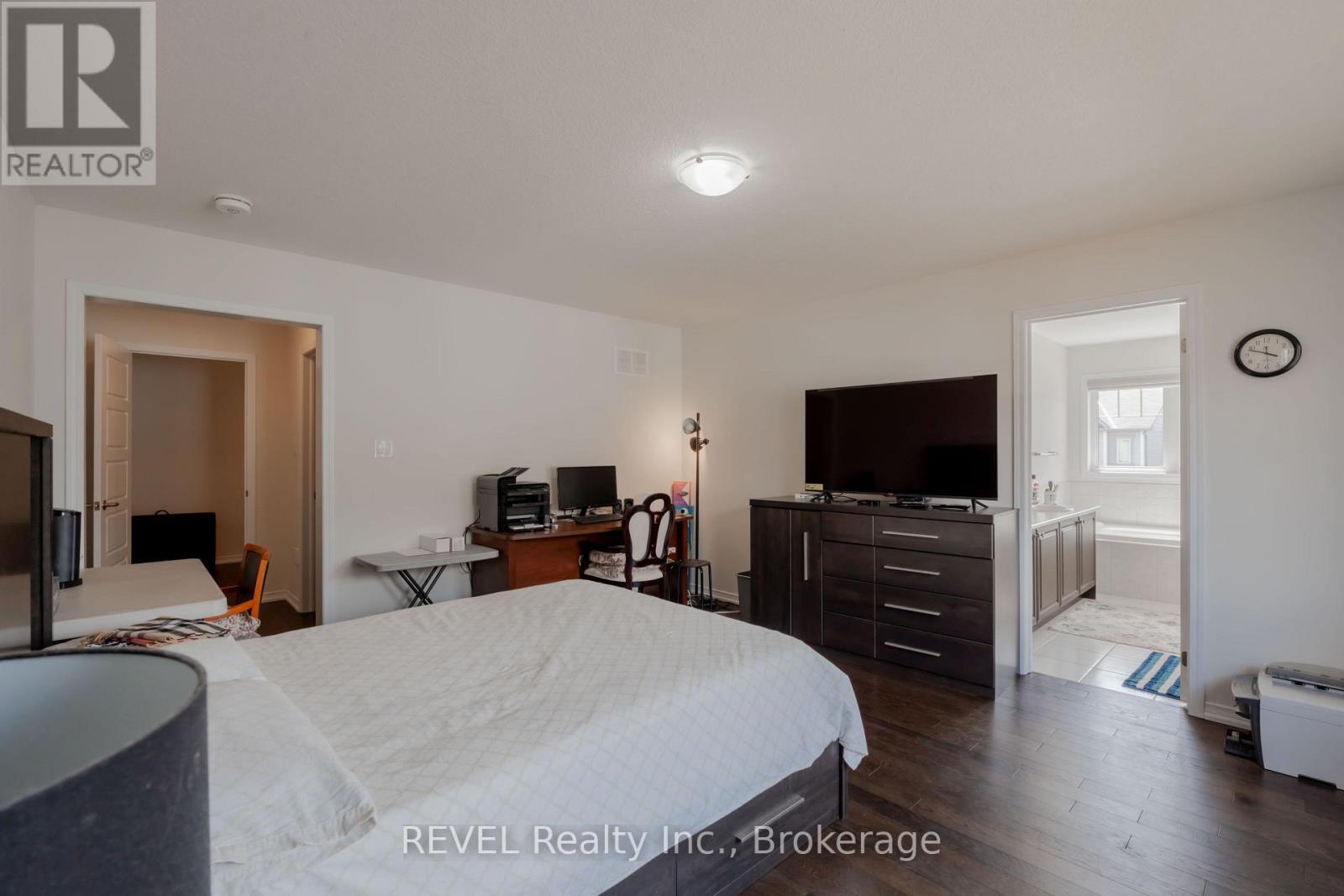 8797 Pawpaw Lane, Niagara Falls (Brown), ON - Indoor Photo Showing Bedroom