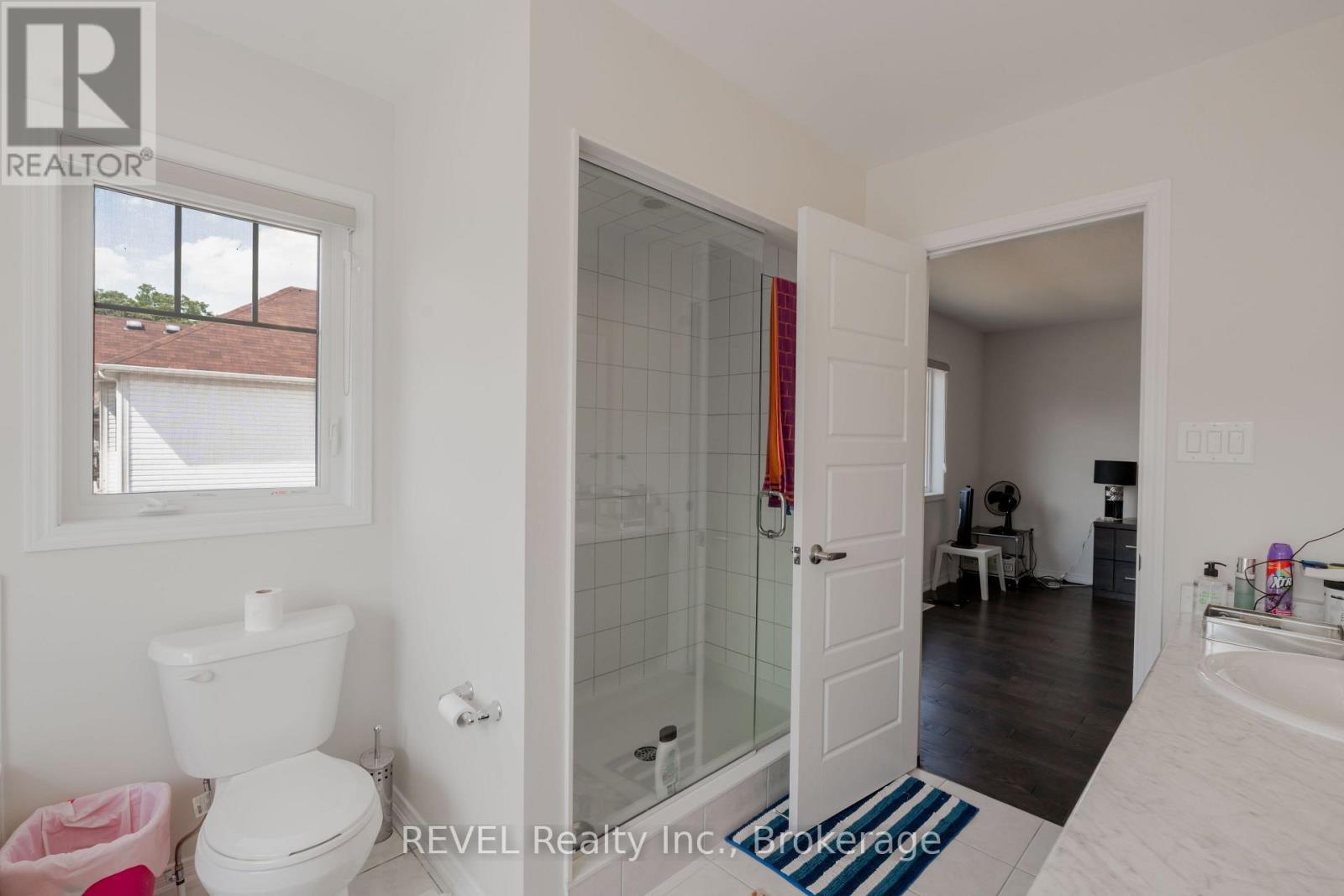 8797 Pawpaw Lane, Niagara Falls (Brown), ON - Indoor Photo Showing Bathroom
