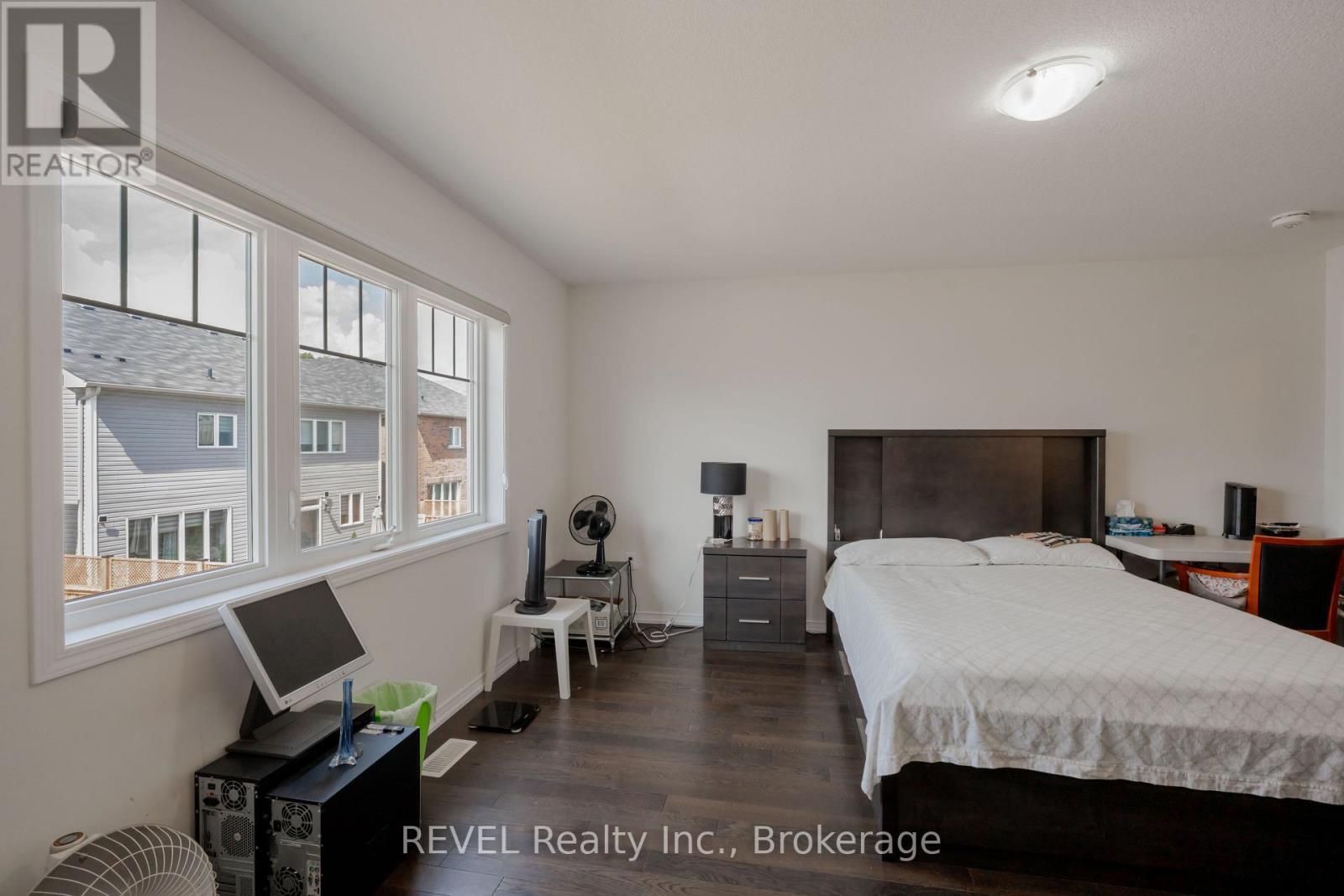 8797 Pawpaw Lane, Niagara Falls (Brown), ON - Indoor Photo Showing Bedroom