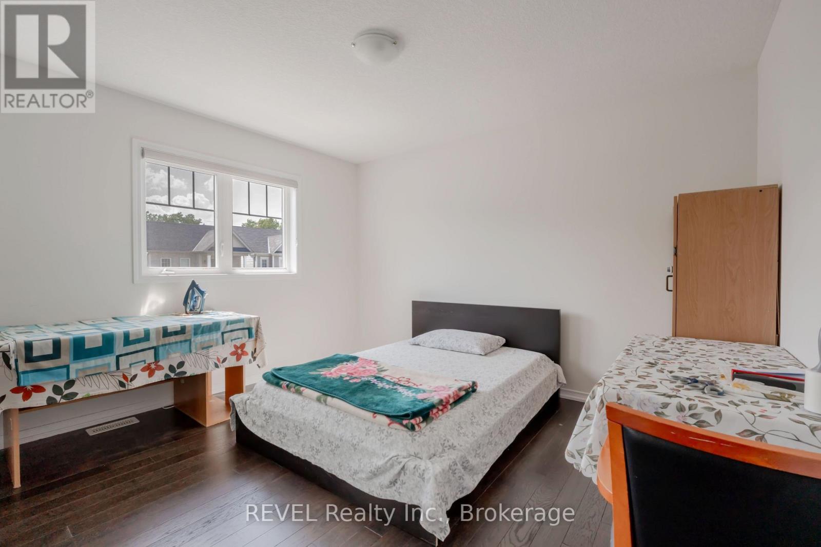 8797 Pawpaw Lane, Niagara Falls (Brown), ON - Indoor Photo Showing Bedroom
