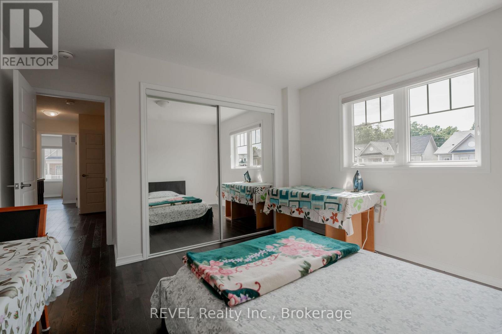 8797 Pawpaw Lane, Niagara Falls (Brown), ON - Indoor Photo Showing Bedroom