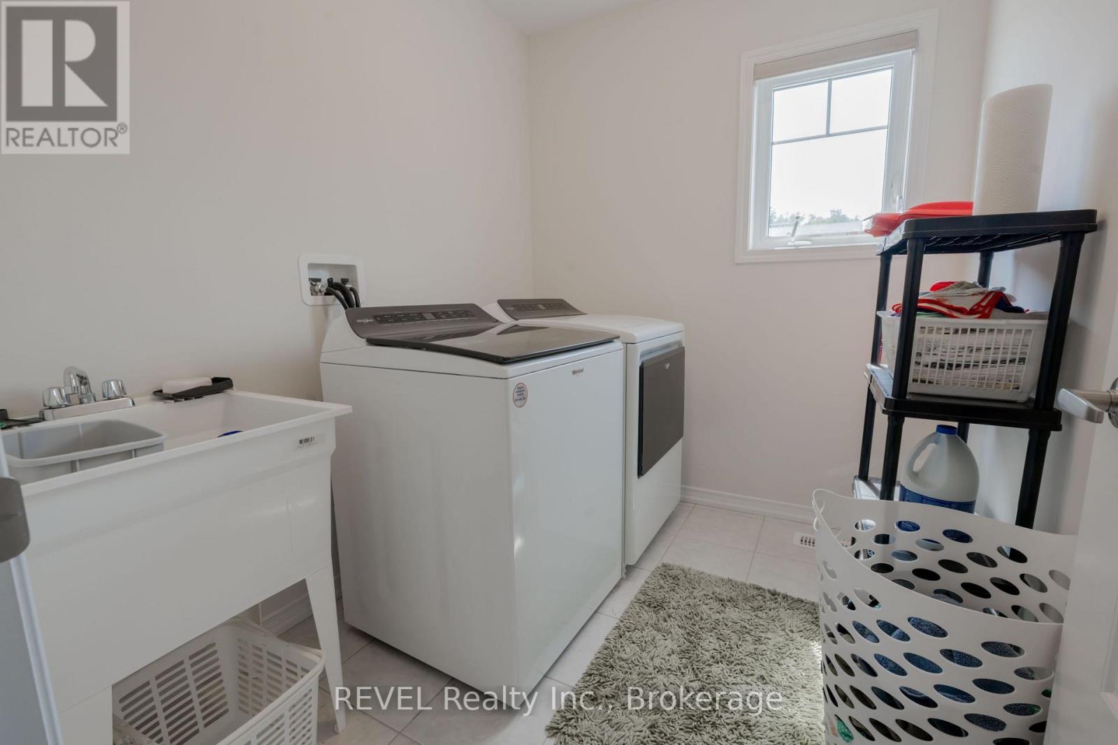 8797 Pawpaw Lane, Niagara Falls (Brown), ON - Indoor Photo Showing Laundry Room