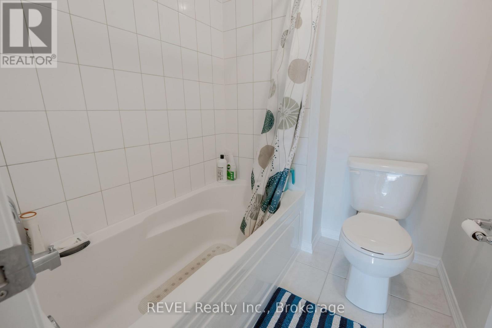 8797 Pawpaw Lane, Niagara Falls (Brown), ON - Indoor Photo Showing Bathroom