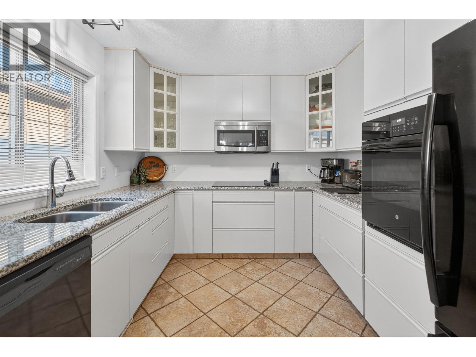 2330 Butt Road Unit# 407, West Kelowna, BC - Indoor Photo Showing Kitchen With Double Sink