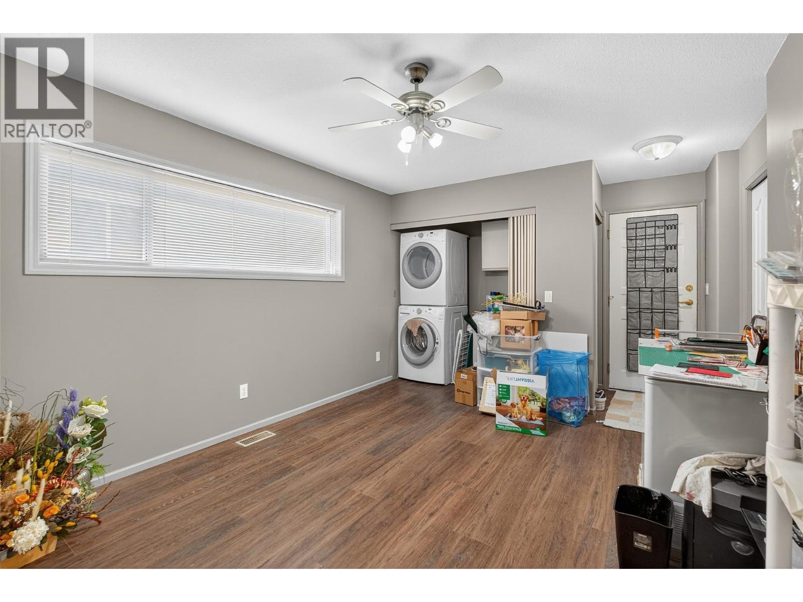 2330 Butt Road Unit# 407, West Kelowna, BC - Indoor Photo Showing Laundry Room