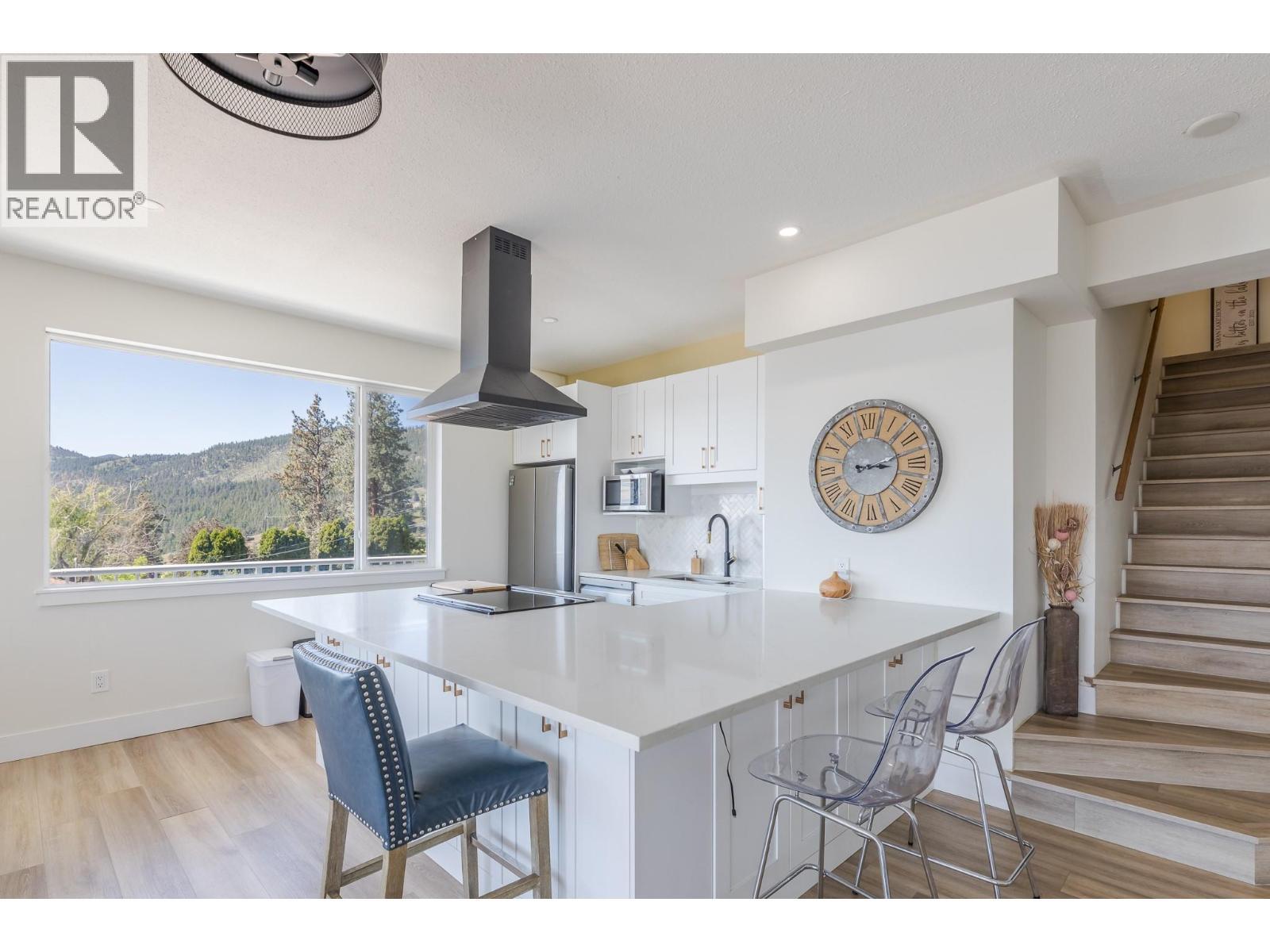 6471 Vernon Avenue, Peachland, BC - Indoor