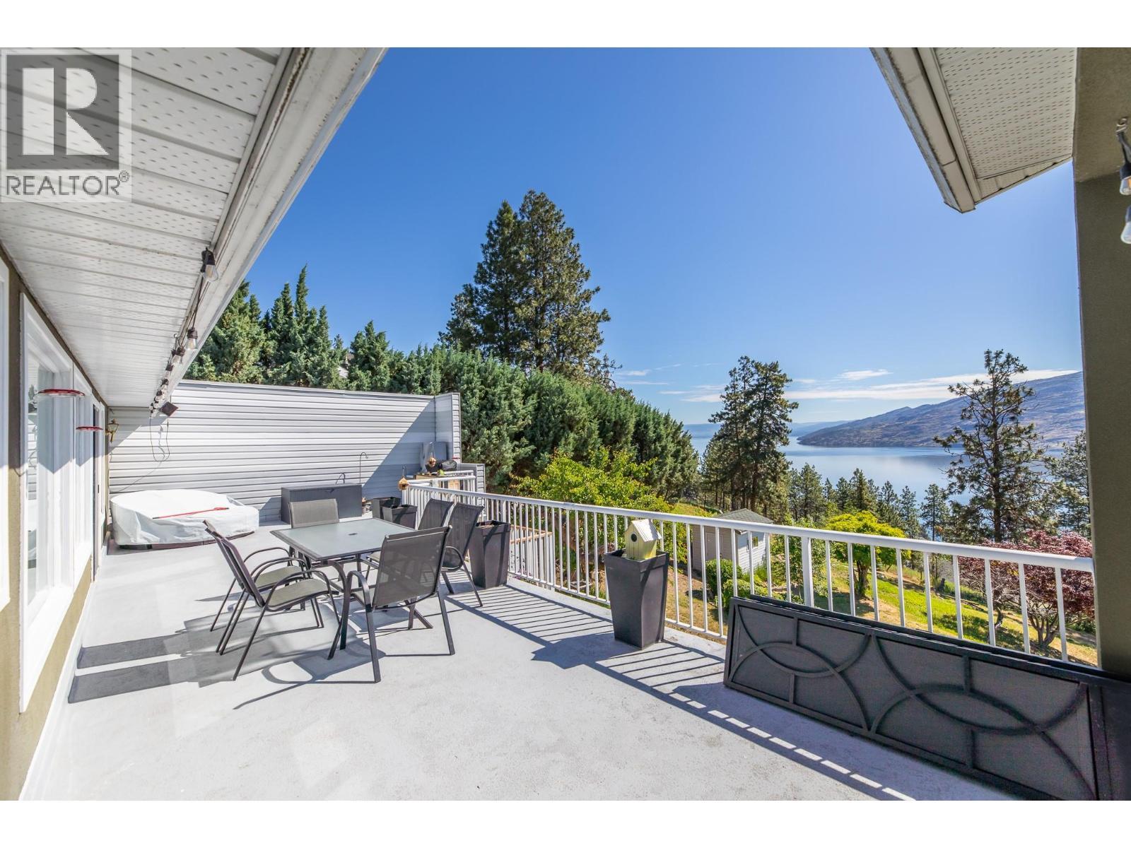 6471 Vernon Avenue, Peachland, BC - Outdoor With Deck Patio Veranda With Exterior