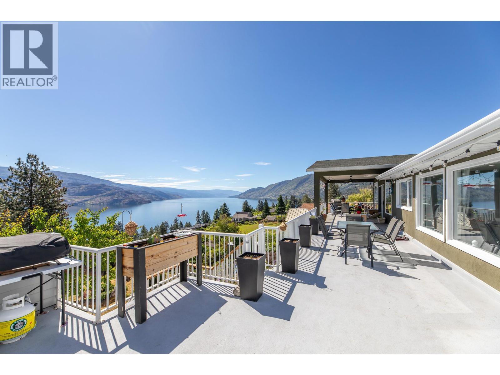 6471 Vernon Avenue, Peachland, BC - Outdoor With Body Of Water With Exterior