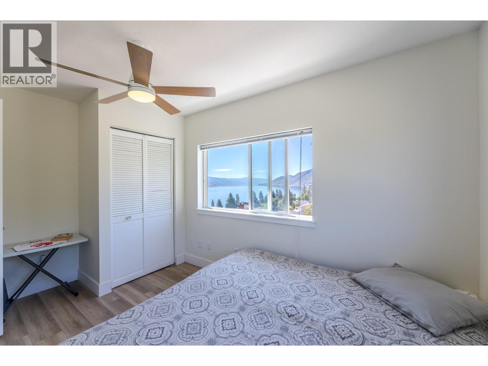 6471 Vernon Avenue, Peachland, BC - Indoor Photo Showing Bedroom